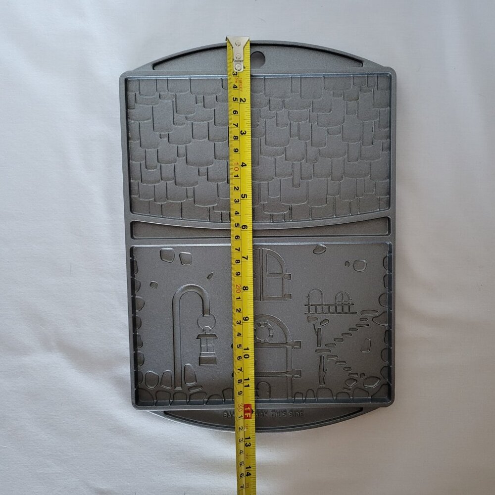 Cast Iron Gingerbread House Mold Double Sided Christmas Holiday - Picture 5 of 6